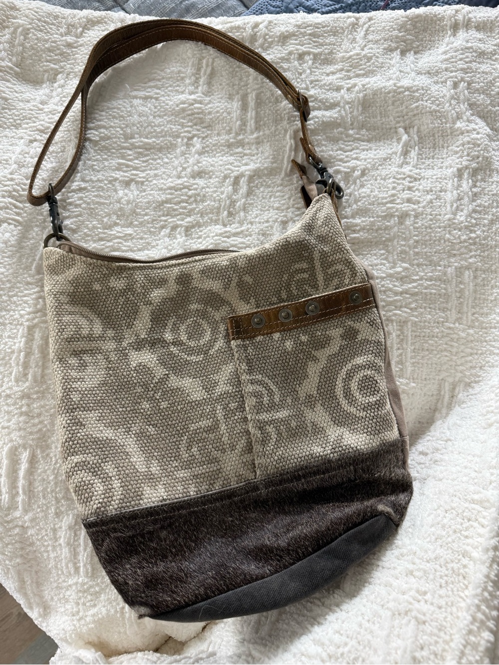 Myra Bag Tan and Cream Woven Crossbody with Printed Lining - Picture 4 of 5